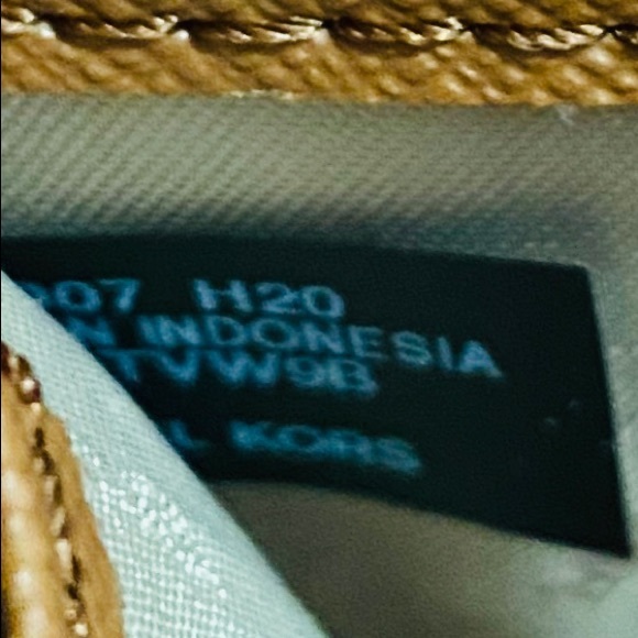 Michael Kors Jet Set Travel Large Flat Phone Case - Picture 10 of 10